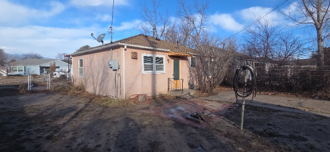 2411 N Logan Ave in Colorado Springs, CO - Foto de edificio - Building Photo