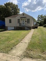 2072 Coleridge Dr in Jennings, MO - Building Photo