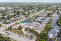 The Hampton West Condominiums in North Lauderdale, FL - Foto de edificio - Building Photo