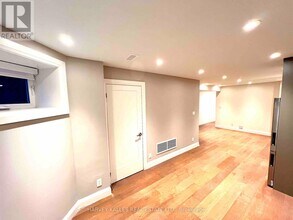 24 Sullivan St in Toronto, ON - Building Photo - Building Photo