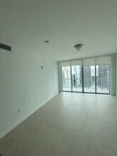 1111 SW 1st Ave in Miami, FL - Building Photo - Building Photo