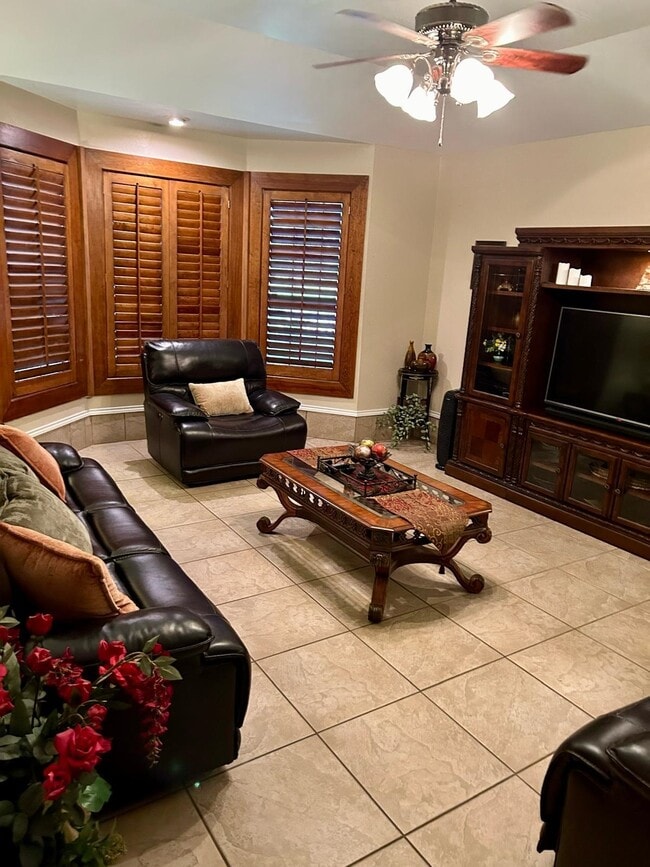 1220 St John Loop in Laredo, TX - Building Photo - Building Photo