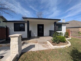 2423 Maryland Ave in Dallas, TX - Building Photo