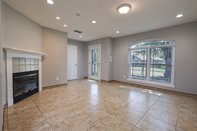 815 Valleycreek Rd in Mesquite, TX - Building Photo - Building Photo