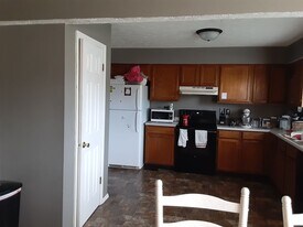 402 W Northlane Dr in Bloomington, IN - Building Photo