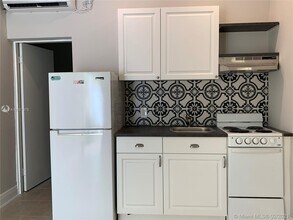 852 SW 13th Ave-Unit -9 in Miami, FL - Building Photo - Building Photo