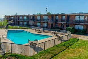 Diplomat Apartments in El Paso, TX - Building Photo