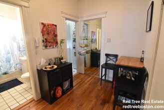 15 Colborne Rd, Unit 16 in Boston, MA - Foto de edificio - Building Photo