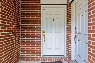 12404B Liberty Bridge Rd in Fairfax, VA - Building Photo - Building Photo