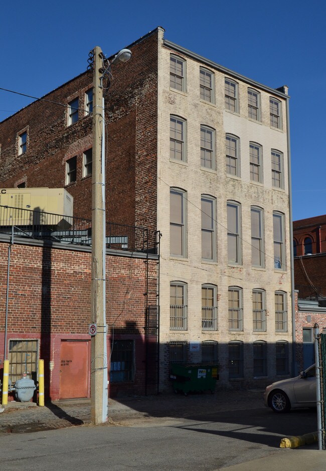 The Mezzo Lofts at City Center in Richmond, VA - Foto de edificio - Building Photo