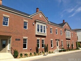 1875 McKennon St in Conway, AR - Building Photo