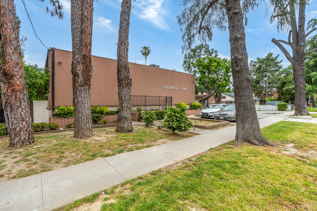 Sherwood Park in Van Nuys, CA - Building Photo - Building Photo