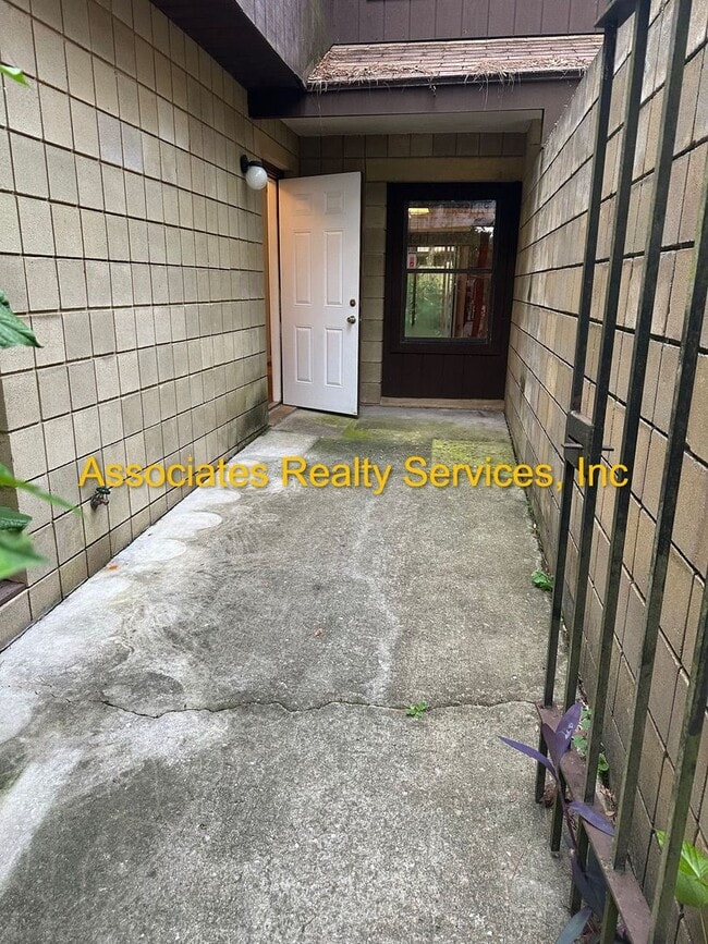 7017 SW 44 Ave in Gainesville, FL - Building Photo - Building Photo