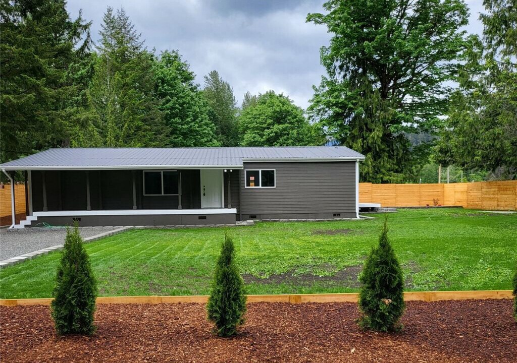 63642 NE 194th Pl in Baring, WA - Building Photo