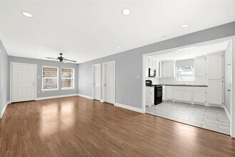 7715 Keller St in Houston, TX - Building Photo - Building Photo
