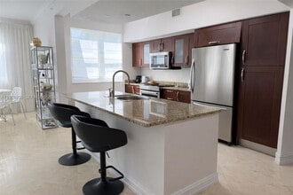 20000 E Country Club Dr, Unit 311 in Aventura, FL - Foto de edificio - Building Photo