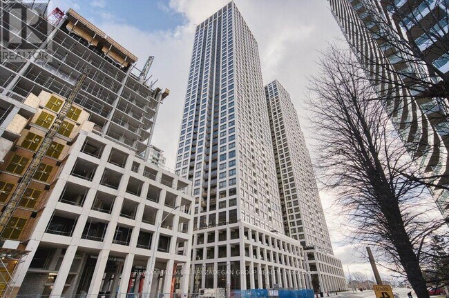 30 Elm Dr W in Mississauga, ON - Building Photo - Building Photo