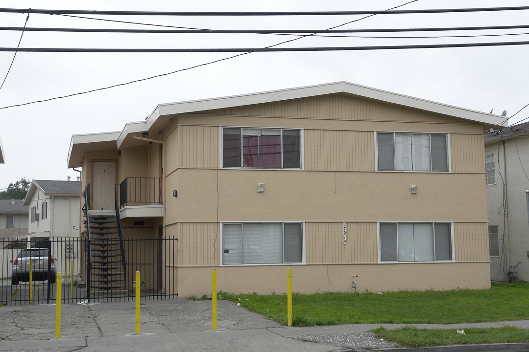 27079 Tyrrell Ave in Hayward, CA - Foto de edificio