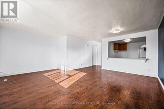 900a Wilson Ave in Toronto, ON - Building Photo - Building Photo