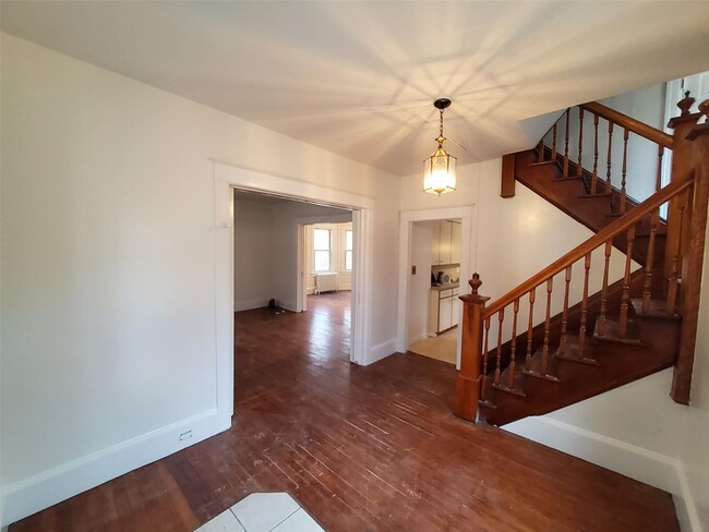 105 Smith Clove Rd in Woodbury, NY - Building Photo - Building Photo