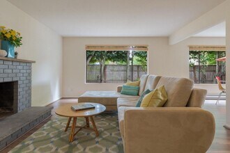 2022 NW 64th St in Seattle, WA - Building Photo - Building Photo