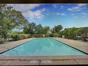 7520 Hornwood Dr, Unit 700 in Houston, TX - Building Photo - Building Photo