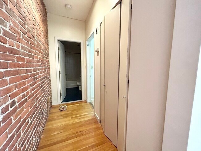 79 Gainsborough St, Unit 2 in Boston, MA - Building Photo - Building Photo