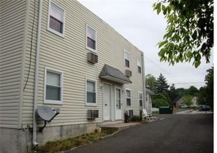 2886 Limekiln Pike in Glenside, PA - Foto de edificio - Building Photo