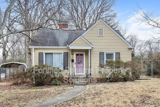 3021 Sourwood Rd in Greensboro, NC - Foto de edificio - Building Photo