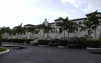 2400 NE 135th St in North Miami, FL - Building Photo - Building Photo