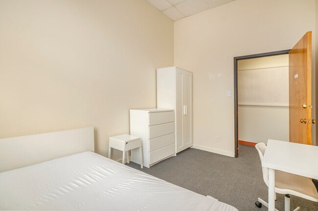 329 Johnson St in Kingston, ON - Building Photo - Building Photo