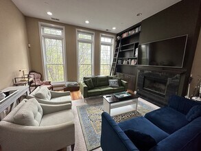 1331 N Greenview Ave in Chicago, IL - Building Photo - Building Photo