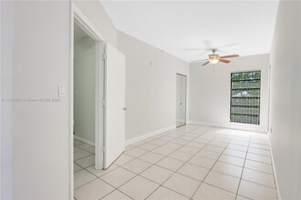 8000 SW 16th St in Miami, FL - Building Photo - Building Photo