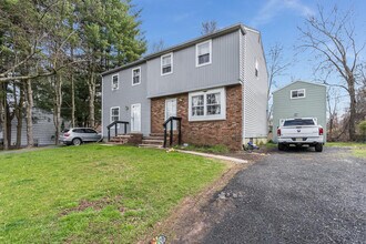 17 Youngs Dr in Flemington, NJ - Building Photo - Building Photo