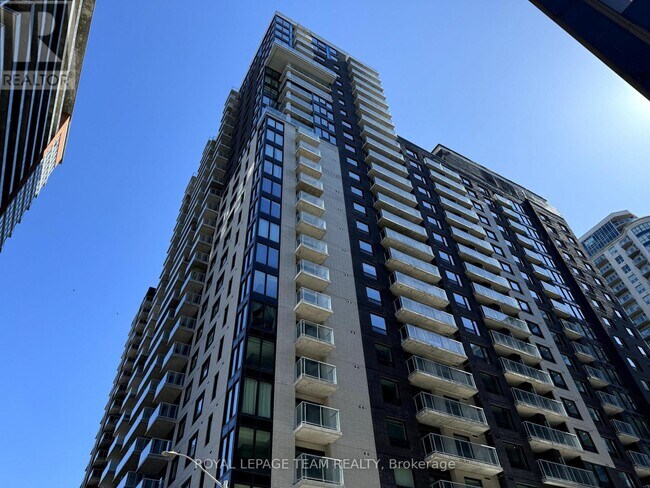 180-1180 George St