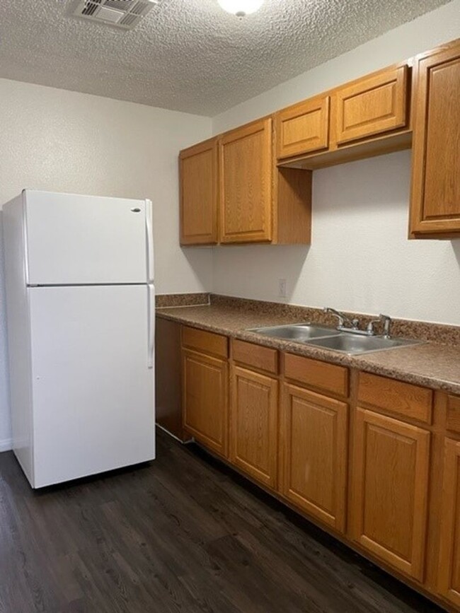 2100 Daley St in North Las Vegas, NV - Building Photo - Building Photo