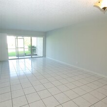 7355 Woodmont Terrace in Tamarac, FL - Building Photo - Building Photo