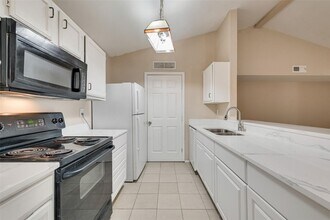 9536 Gonzales Dr in Dallas, TX - Building Photo - Building Photo