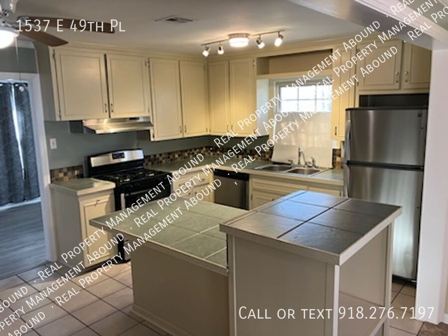 1537 E 49th Pl in Tulsa, OK - Building Photo