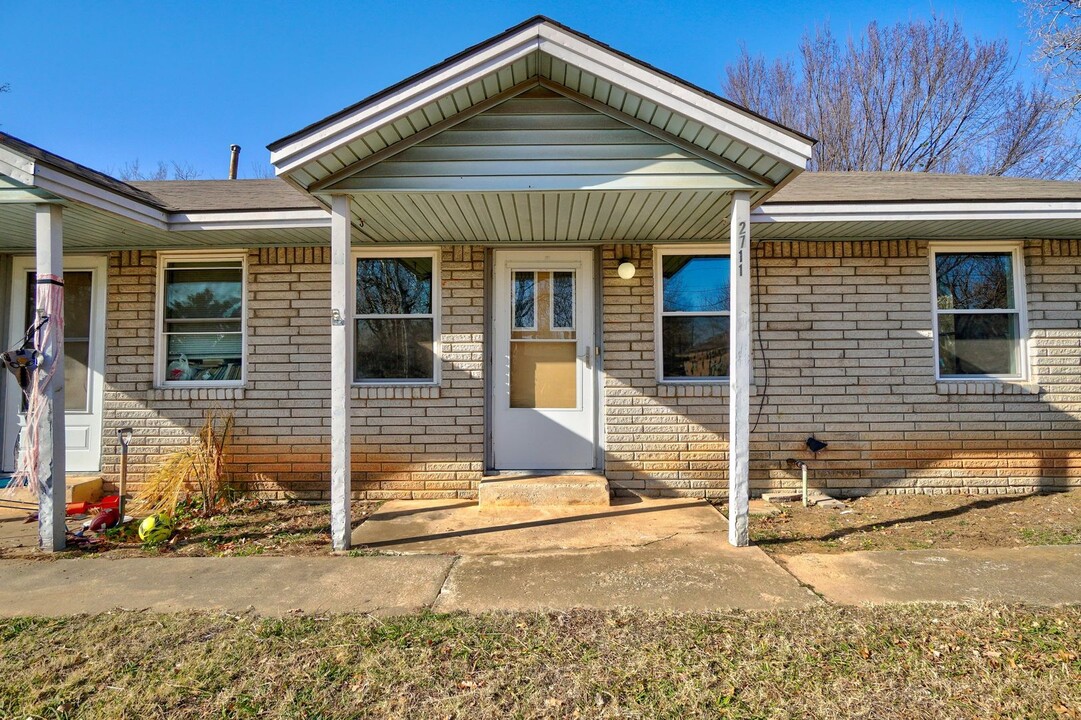 2711 Hawkins St in Choctaw, OK - Building Photo