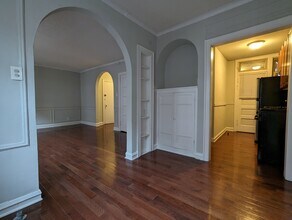 542 W Surf St, Unit 542-2S in Chicago, IL - Foto de edificio - Building Photo