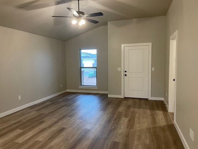406 E 31st St in Wolfforth, TX - Foto de edificio - Building Photo
