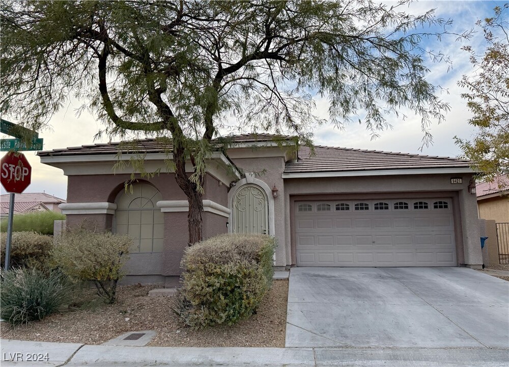 9421 Andesite Hollow Ct in Las Vegas, NV - Building Photo