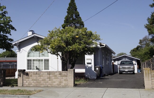 21109-21125 Wilbeam Ave in Castro Valley, CA - Building Photo - Building Photo