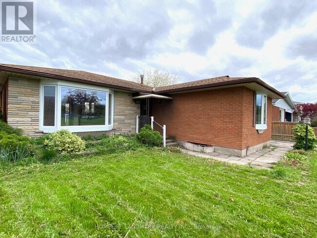 6986 Centennial St in Niagara Falls, ON - Building Photo - Building Photo