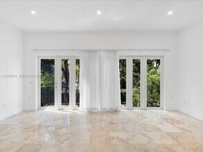 3502 NE 166th St in North Miami Beach, FL - Building Photo - Building Photo