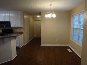 881 Simon Park Cir in Lawrenceville, GA - Foto de edificio - Building Photo