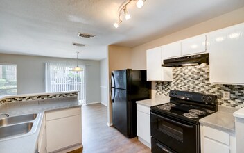 7058 W Gulf Bank Rd in Houston, TX - Building Photo - Building Photo