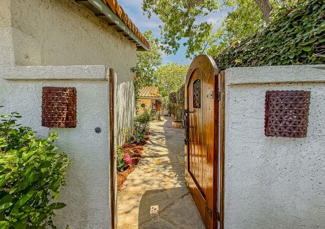 2350 Leeward Cir in Thousand Oaks, CA - Building Photo - Building Photo