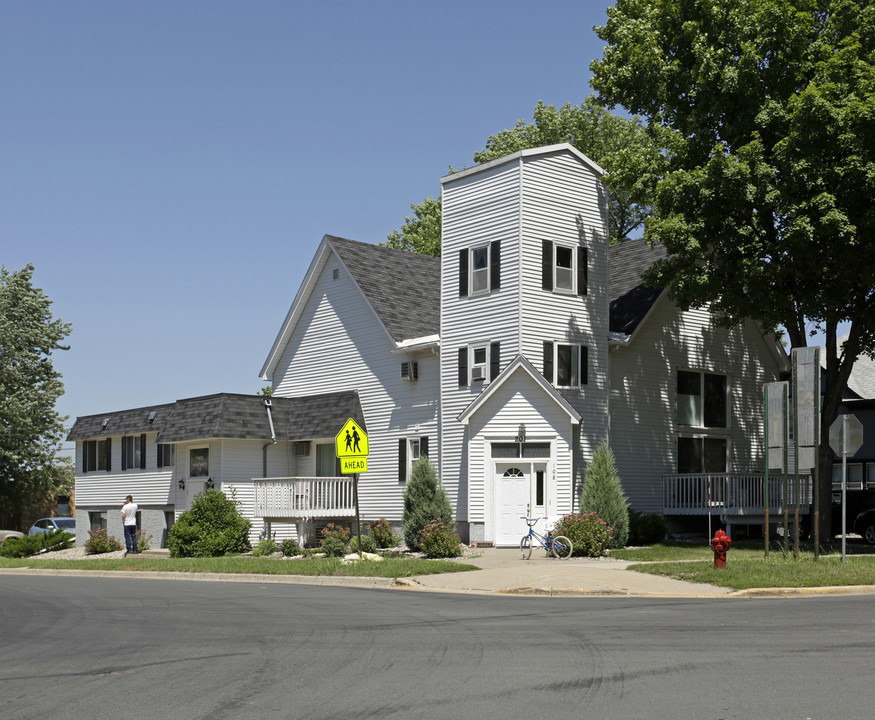 305 Angel St NW in Watertown, MN - Building Photo